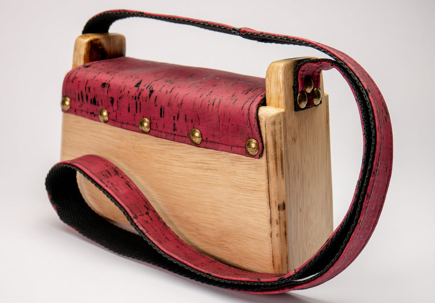 Wooden handmade shoulder bag with red cork leather.