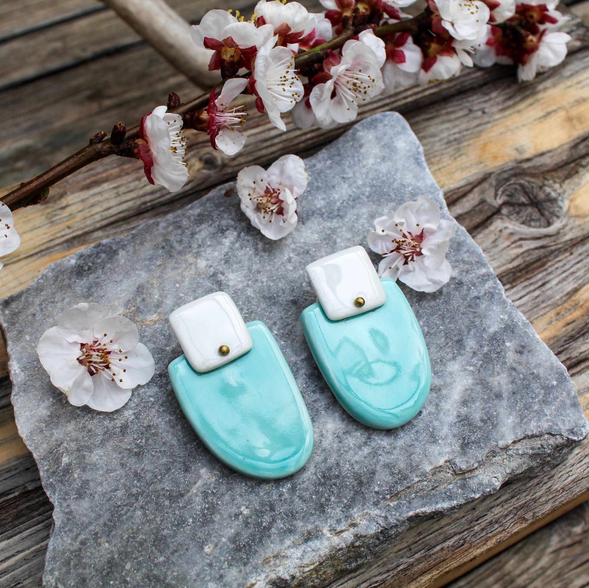 Stud statement porcelain earrings in white and aquamarine color