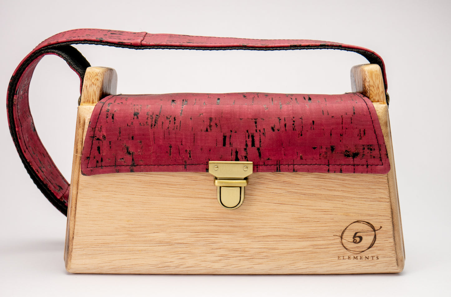Wooden handmade shoulder bag with red cork leather.