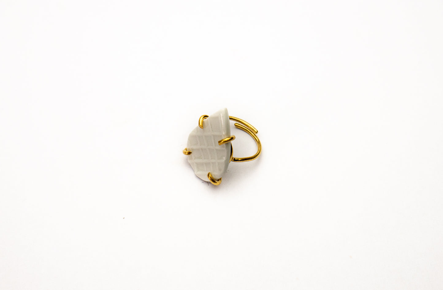 Teardrop Porcelain Ring. Goldplated